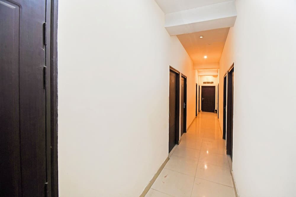 Fabhotel Insight Inn