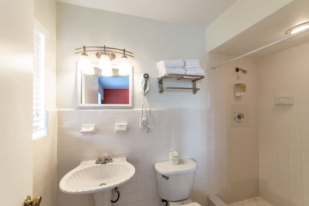 Captain's Table Hotel by Everglades Adventures