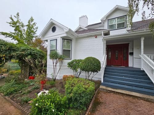 Grey Gables Bed And Breakfast Inn