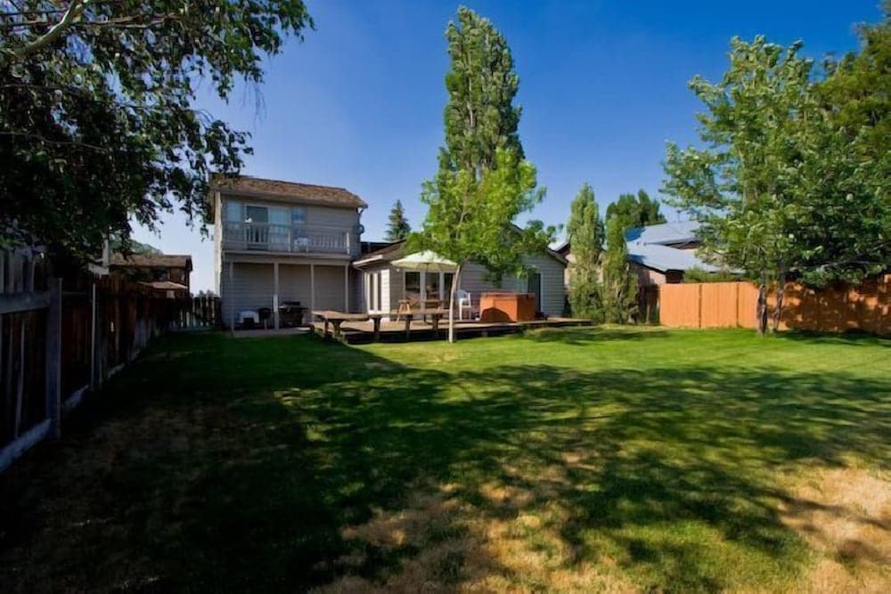 2136 Venice Dr.