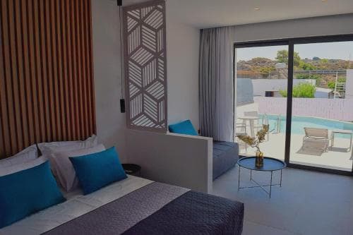 Zoes Hotel