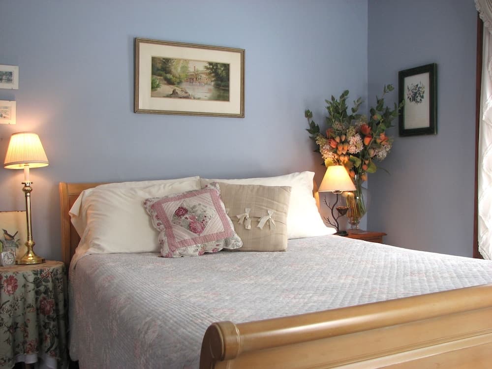 Rose Arbour Bed & Breakfast