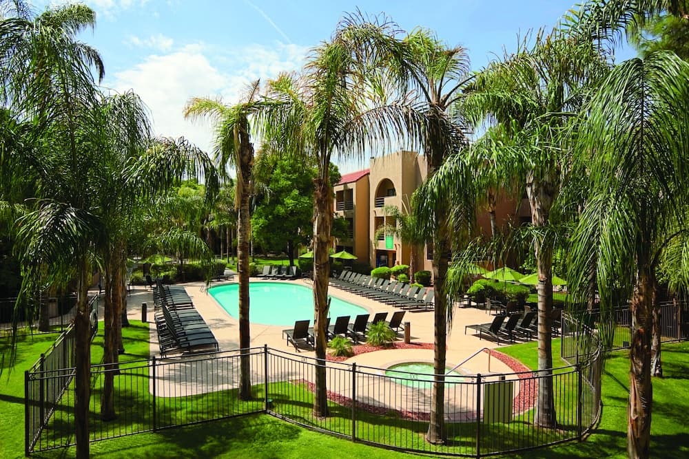 Embassy Suites by Hilton Phoenix Tempe