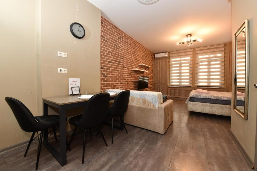 Suite 94 3