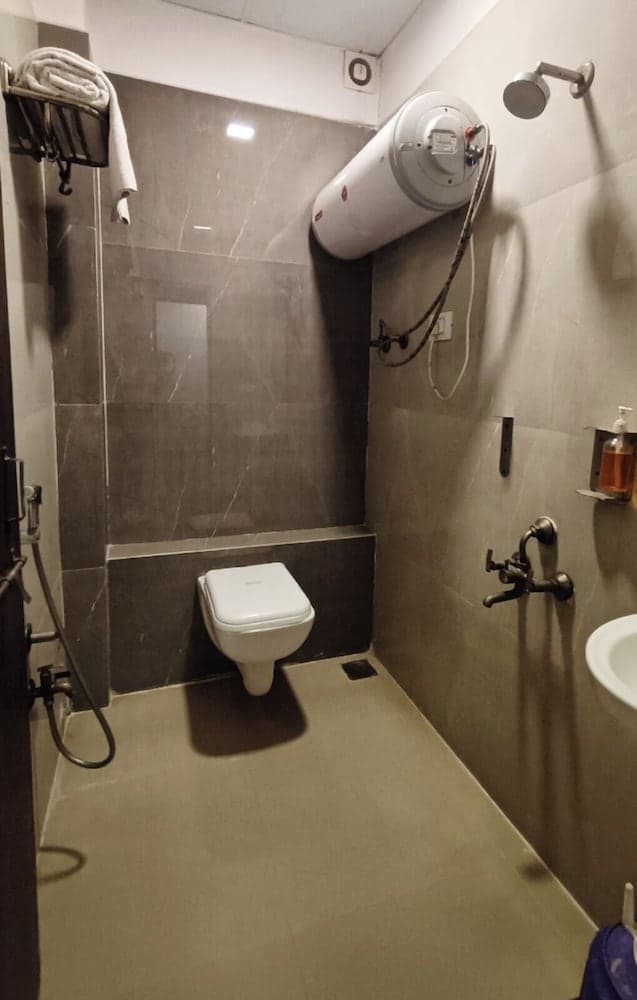 Hotel Gokul Solitaire Surat