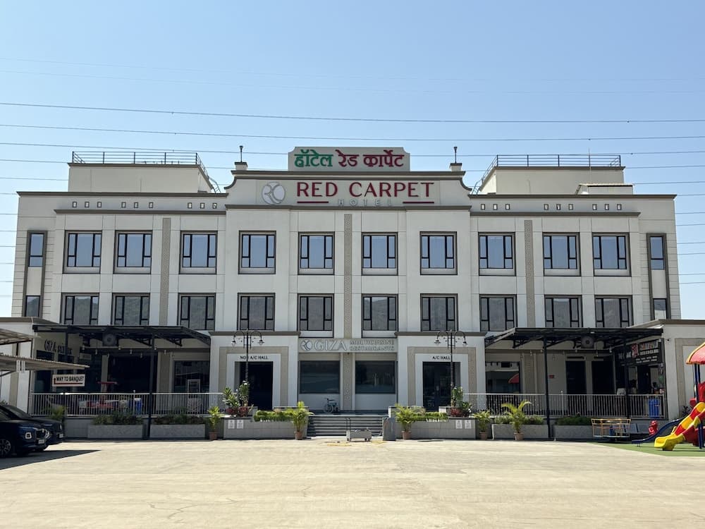 HOTEL RED CARPET