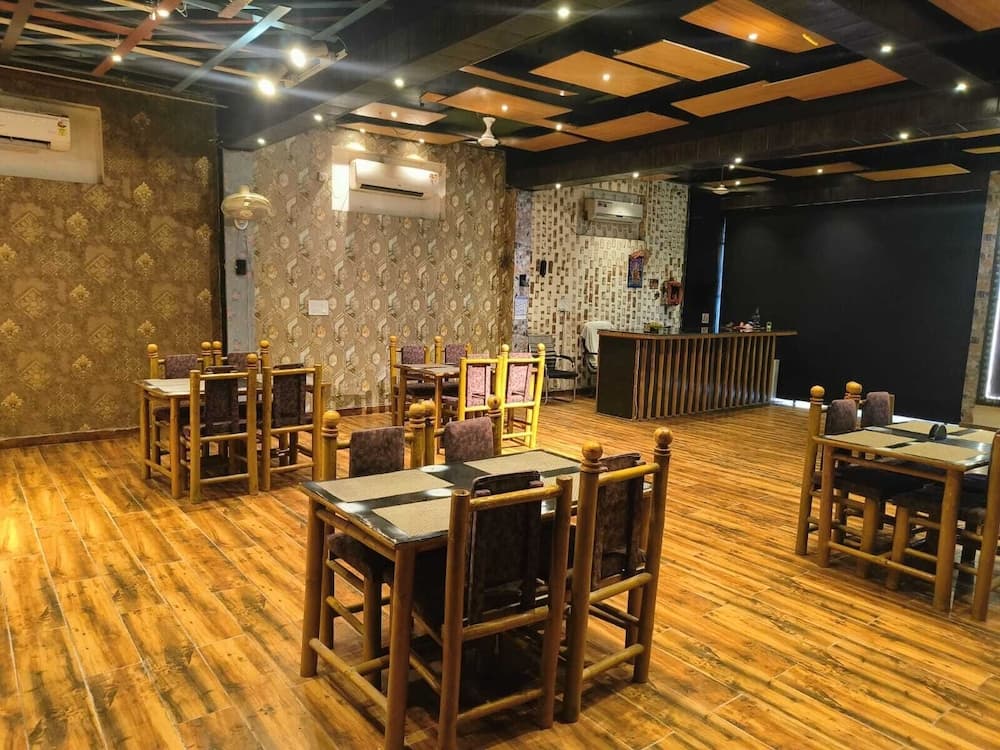 Hotel OPM & Restaurant