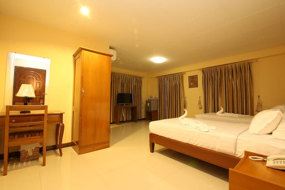 100 Moon Inn
