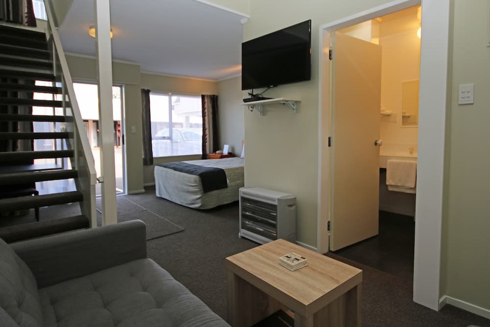 Spinnaker Motel