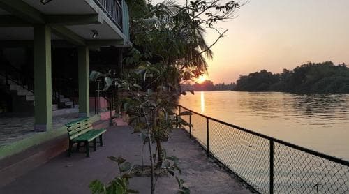 Riverside Hotel