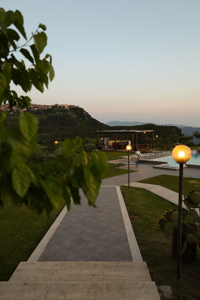 L  Aia Resort