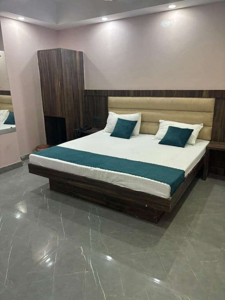 hotel swastik palace