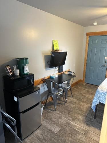 Columbine Inn