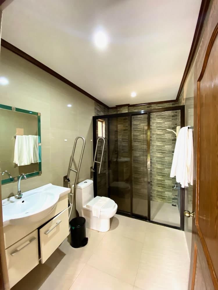 Anda White Beach Resort