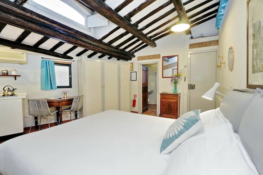 Rome Accommodation Navona Apartment