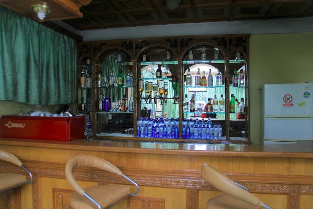 Yonas Hotel
