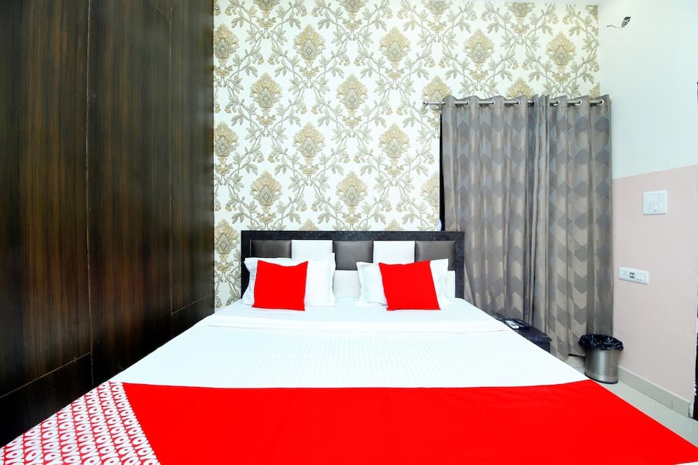 Oyo 43846 Hotel R2d
