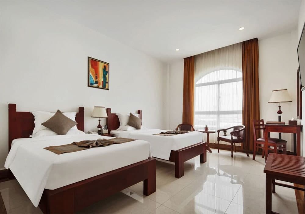 8008 Hotel