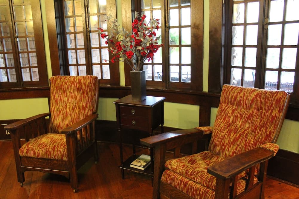 Hilltop Manor Bed and Breakfast