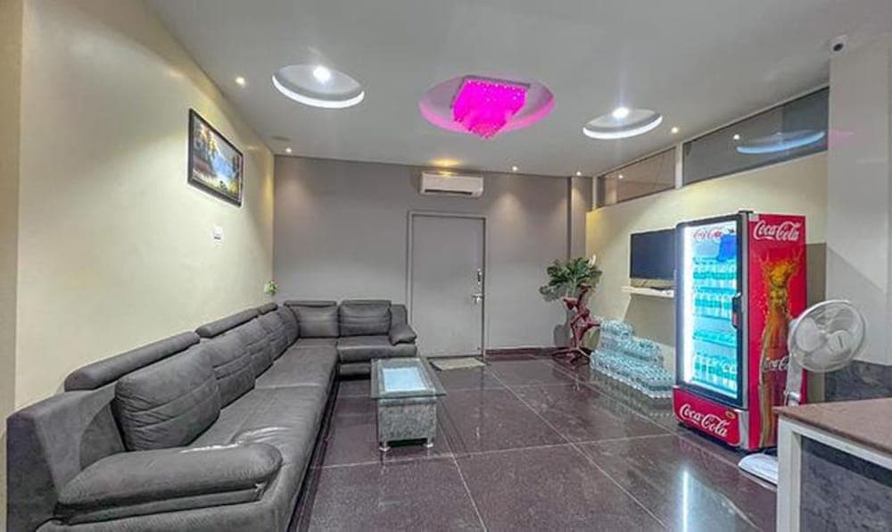 Fabhotel Gateway Suites