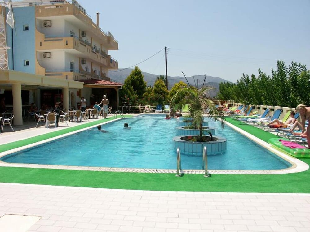 Nikos Hotel