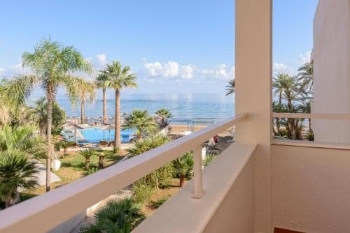 Zeus Hotels Palm Beach