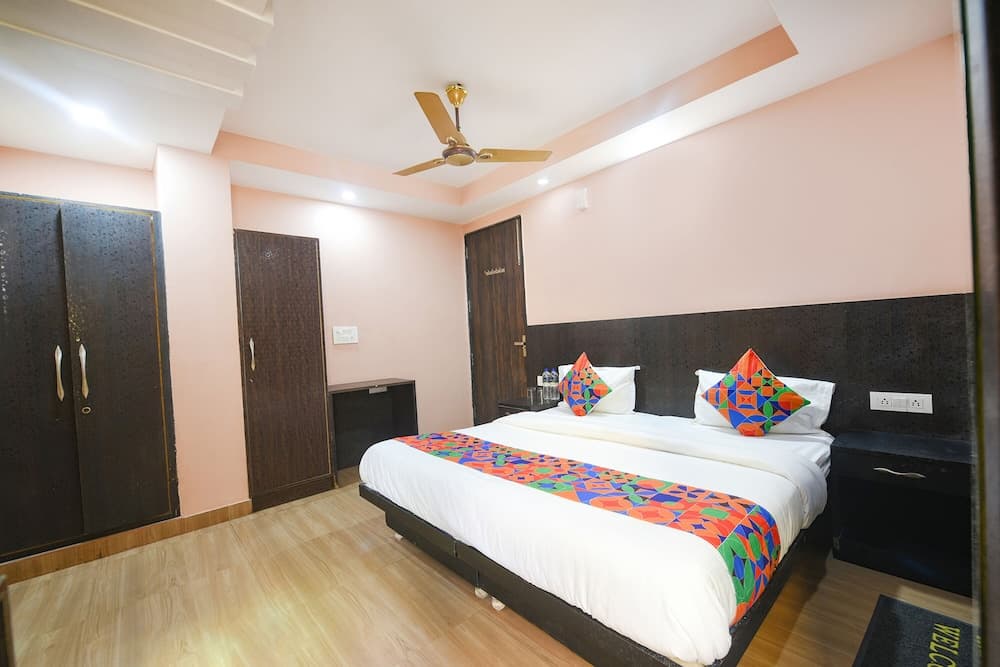 Fabhotel Moon Light