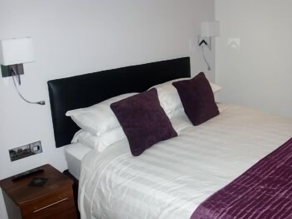 Farnham Hotel