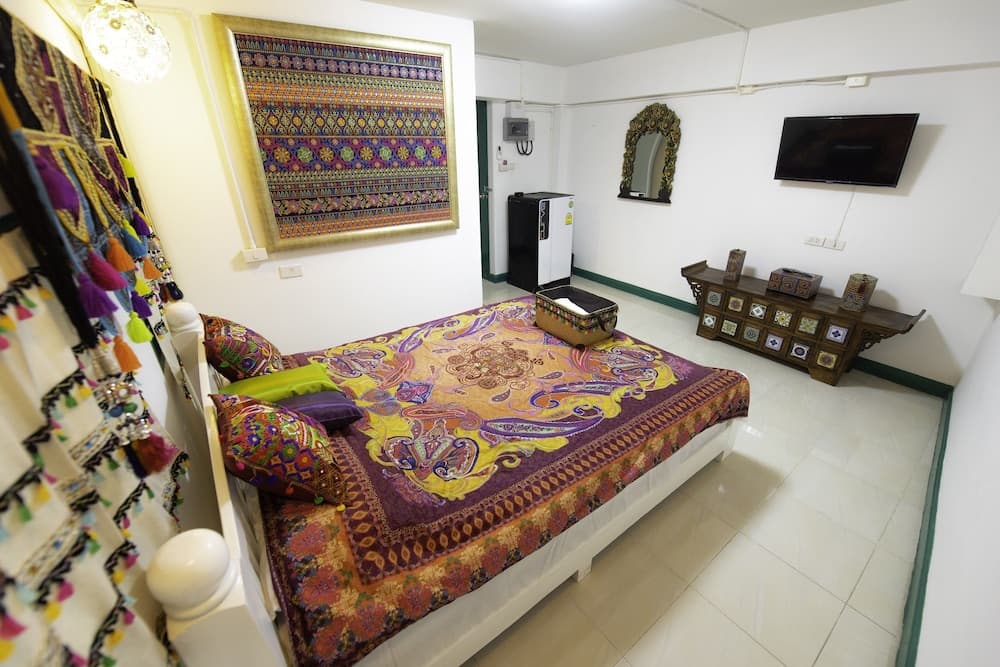 Yellow Lamoon Hotel