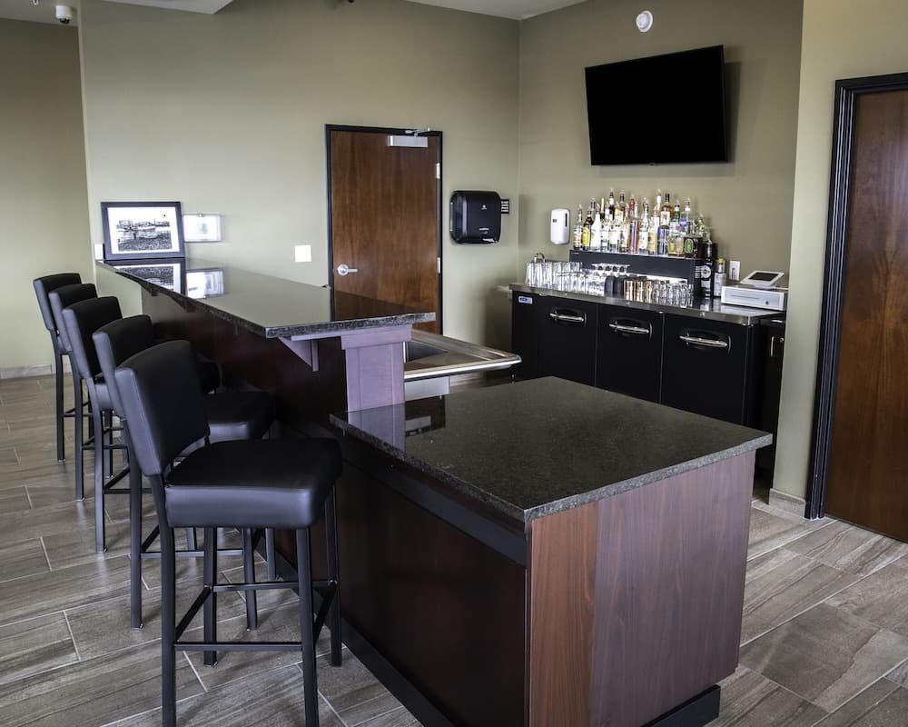 Cobblestone Hotel & Suites - Two Rivers