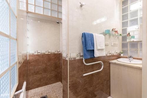 Stylish Apartment in Central Budapest - Perfect for Couples, Groups and Sightseers