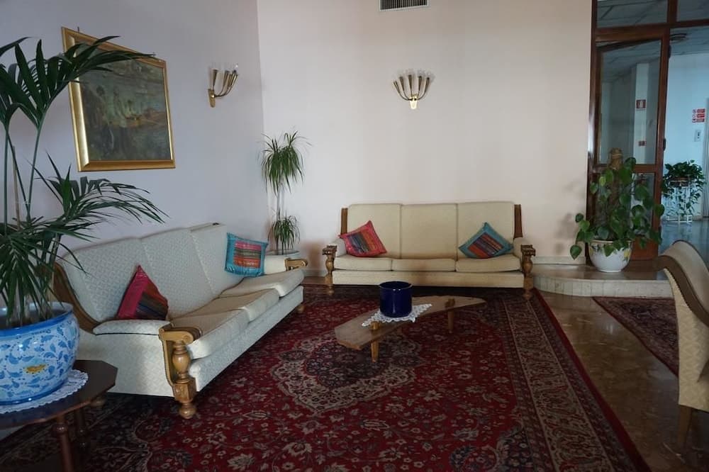 Hotel Mediterranee