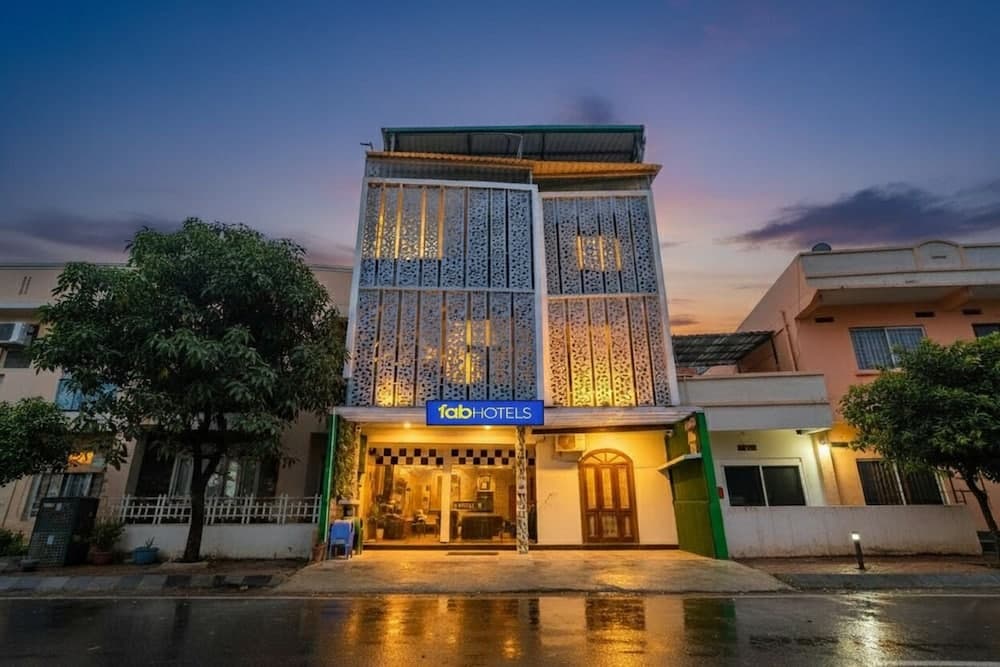 Fabhotel Duke Inn