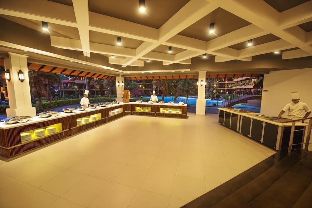 Royal Palms Beach Hotel