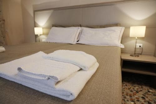 Elios Rooms