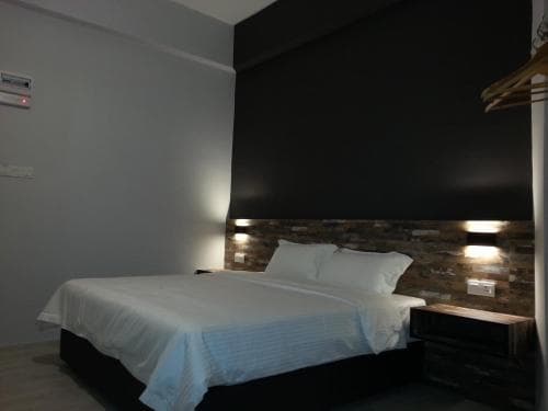 L Hotel