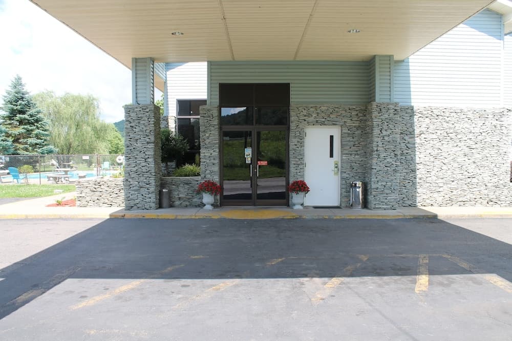 Americourt Hotel