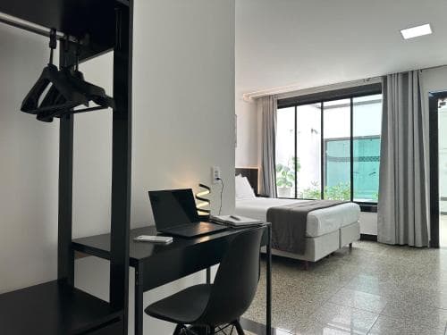 Status Motel
