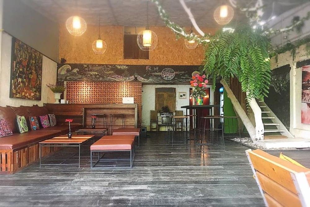 Sleep Ping Bed & River Bar Hostel