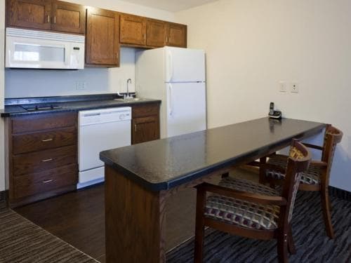 American Inn & Suites