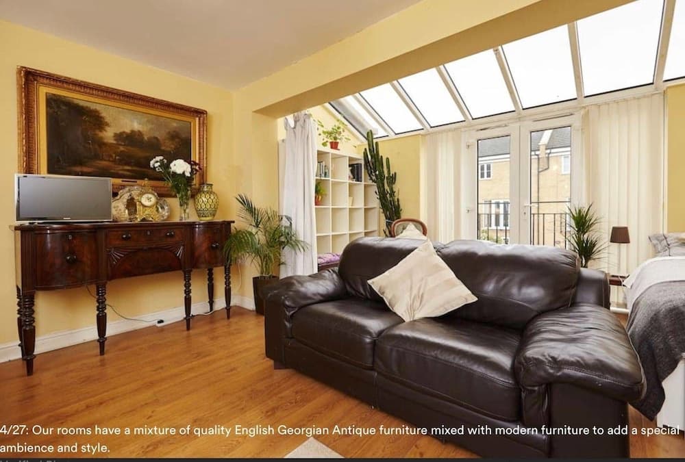 Lynbrook  Guests House