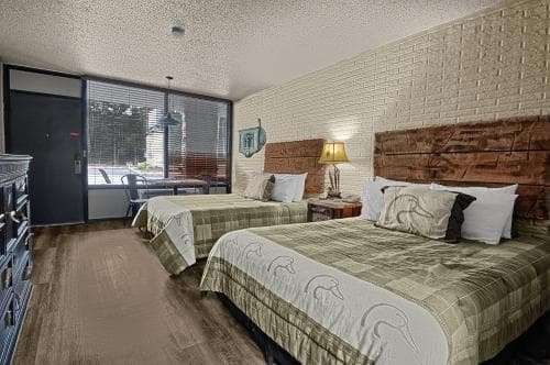 Stonegate Lodge - Pool & Firepits Room #208