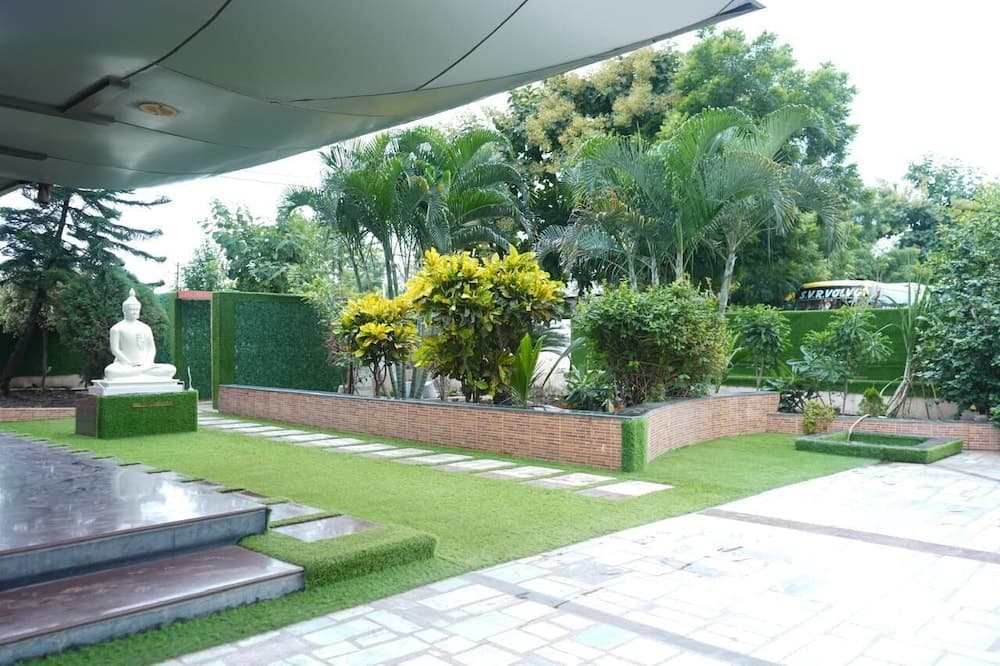 SVR Hotel Sai Samrat
