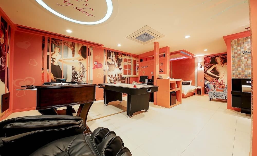 Show Hotel