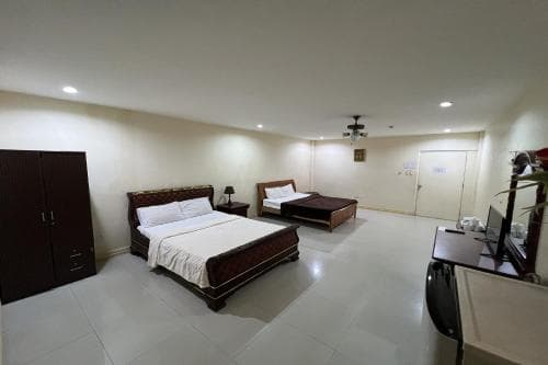 Garden Suite Hotel near Koreatown
