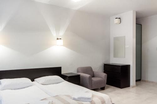 Avion Hotel