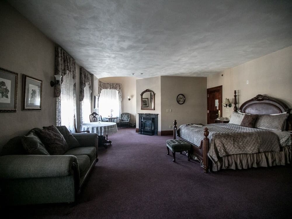 Hotel Ruby Marie