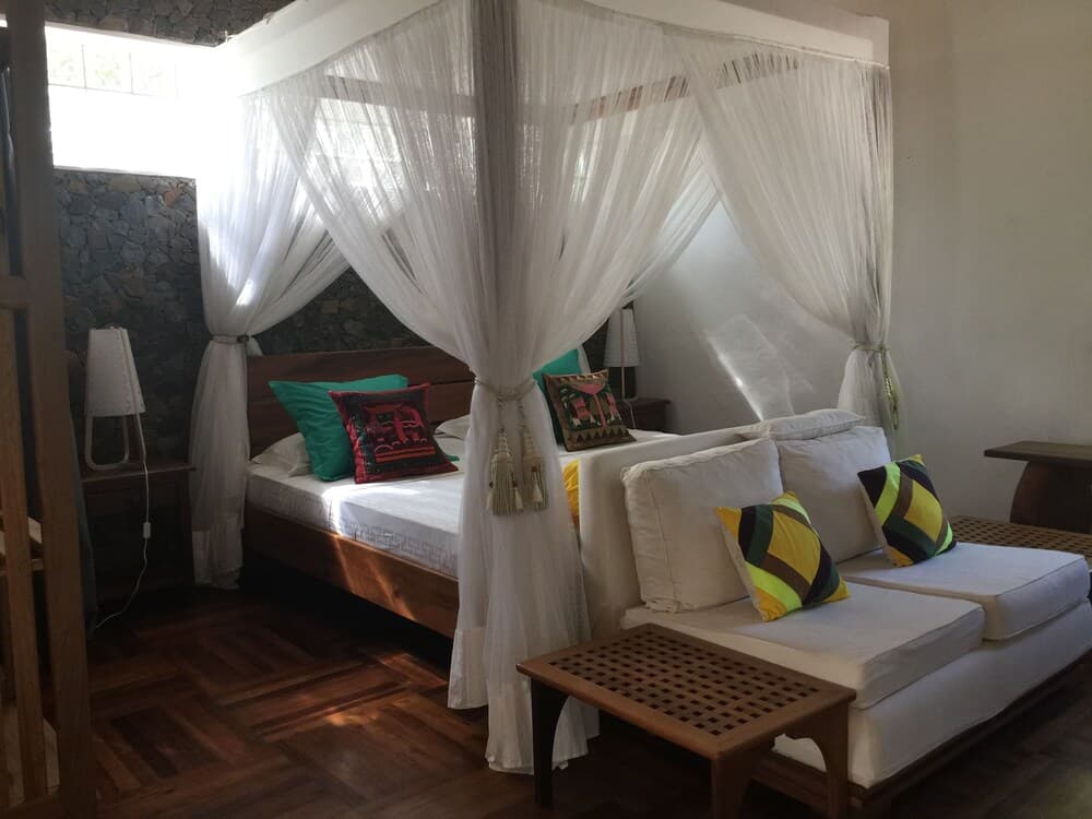 Adonys Eden Lodge