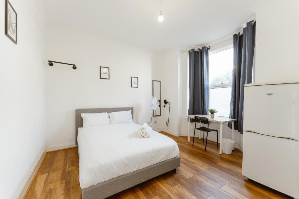 Leyton Comfy Double rooms -50