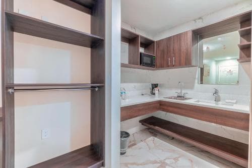 Sunstate Inn & Suites